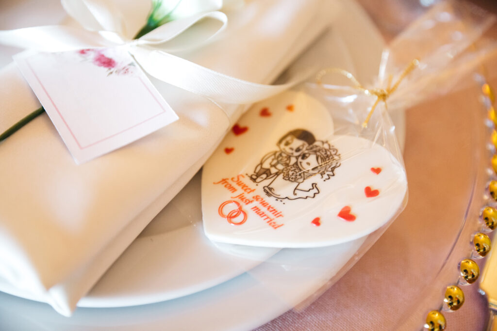 Unique Wedding Favor Ideas & DIY Tips