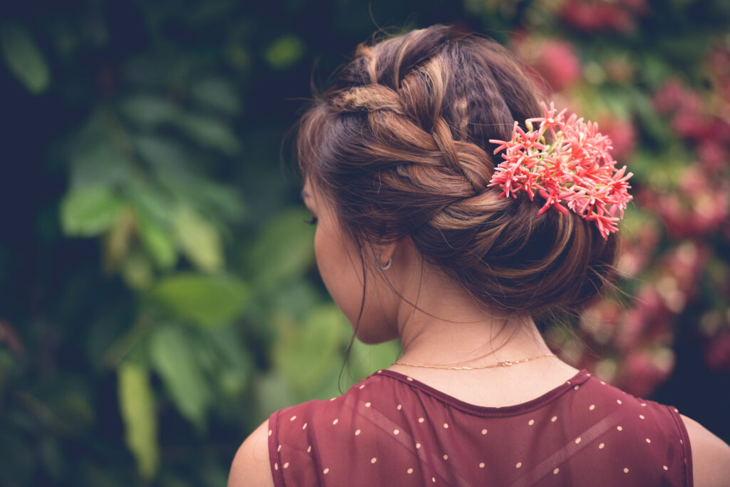 Bridal Hairstyles & Veil Clipping Tips for Your Big Day