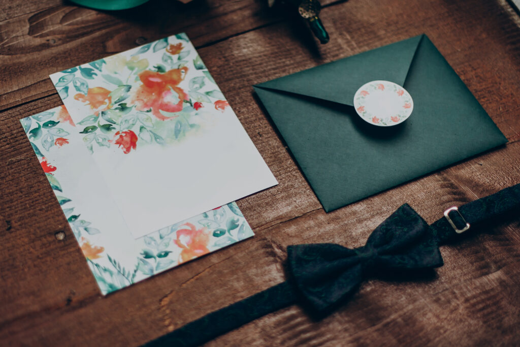 Trendy Wedding Invitation Styles & DIY Tips