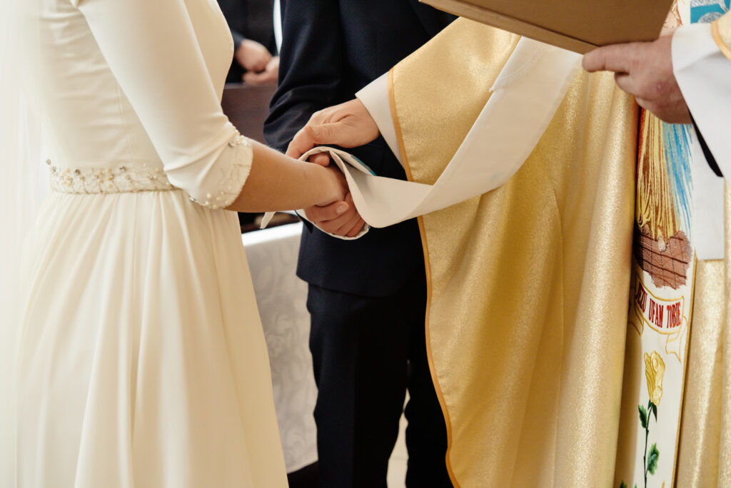 How to Find a Wedding Officiant