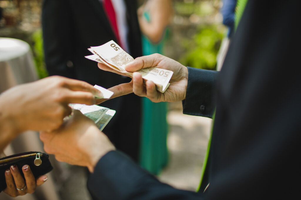 Who Pays for What at a Wedding?