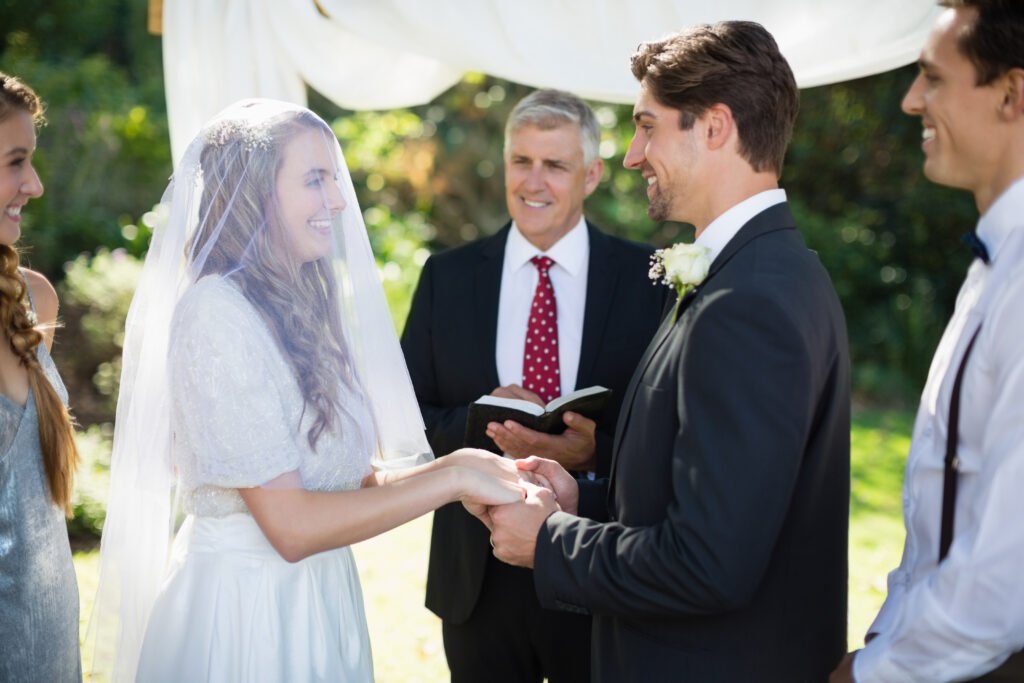 Wedding Vows Examples: Tips, Ideas & Mistakes to Avoid